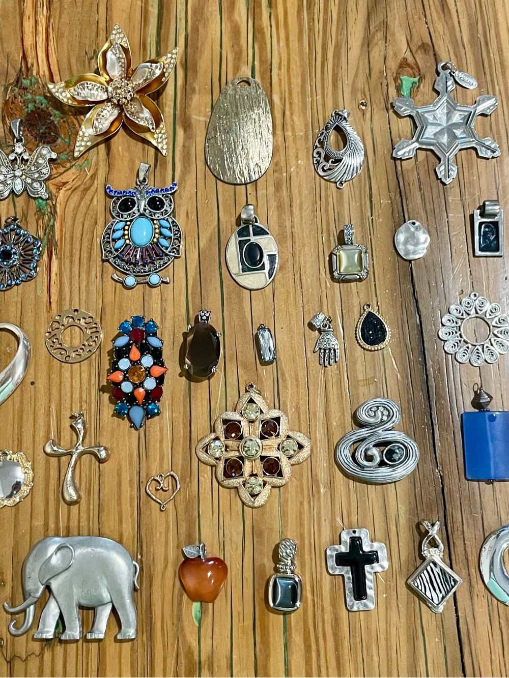 Givenchy Hobe Sarah Coventry 41pc Jewelry Lot – Vintage Resale Pendants Brooch